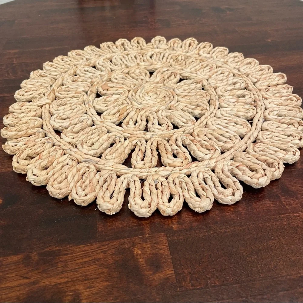 Round Woven Placemats, Flower Style Maize, Natural Braided,‎ 15 inch - Set of 2